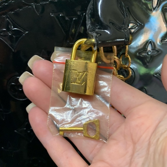 Louis Vuitton Handbag - Picture 5 of 13